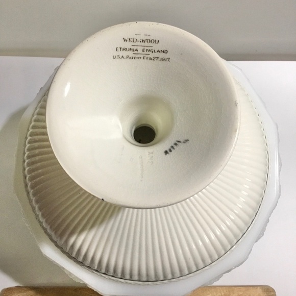 Antique Wedgwood ‘Belmar’ fluted compote - Picture 8 of 9